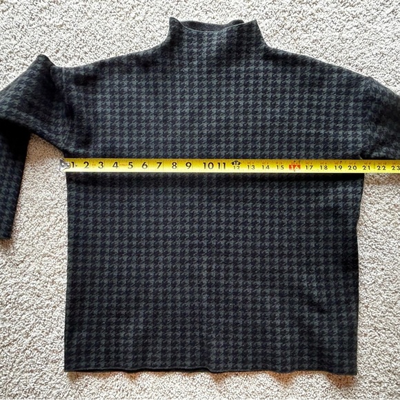 Tahari Green and Black Houndstooth Mock Turtleneck Sweater Size L - Picture 4 of 8